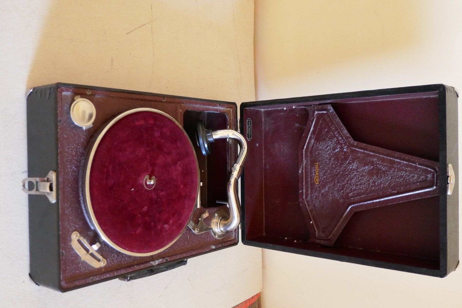 Thorens Giradischi: Koffergrammophon Thorens – Usato da Uetendorf venduto da adi43wen