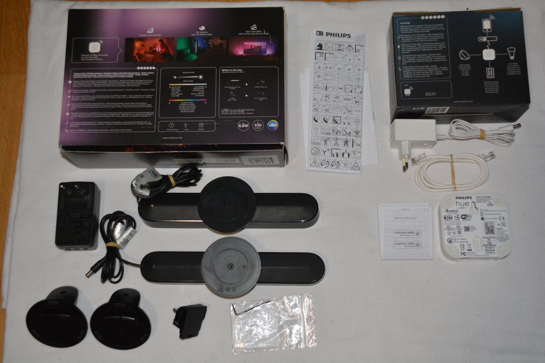Philips Lampade: Top: Philips Hue Play Light Bar Base Unit + Hue Bridge Set!! – Usato da Biel/Bienne venduto da Secondhand_Shop 4