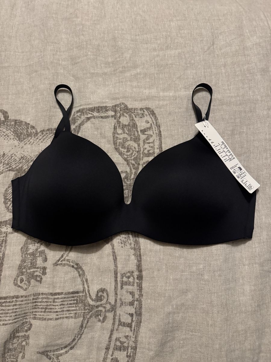 Altra biancheria intima: NEW Uniqlo Bra Hold 80/85 D-E Size – Nuovo e nell'imballaggio originale da Neuchatel venduto da Mia_G 1