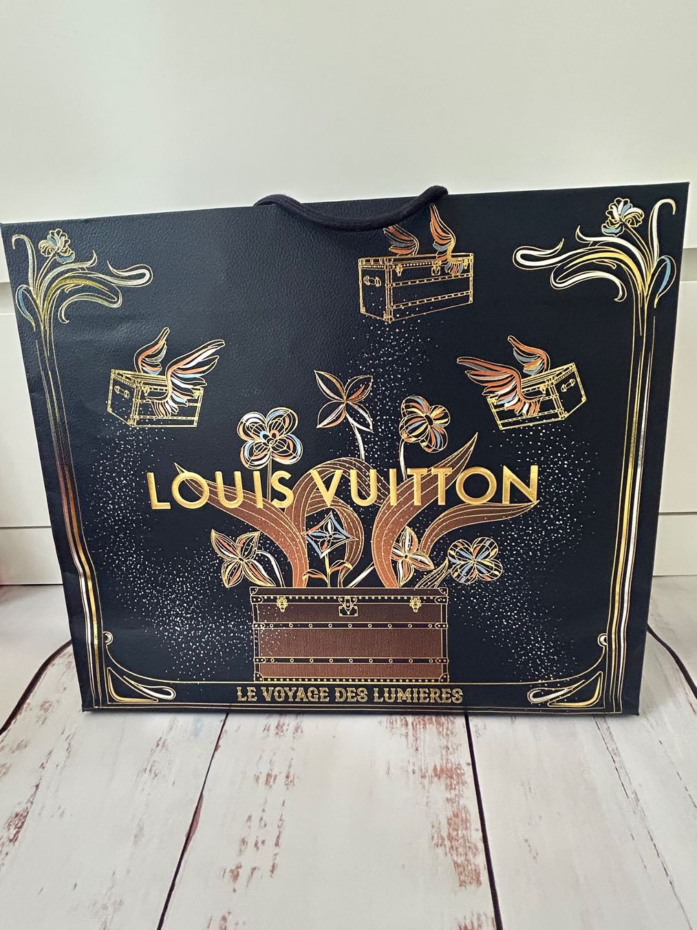 Chanel Borse: Gift Paper bag Tüte Louis Vuitton – Usato da Zürich venduto da Ferienan 1