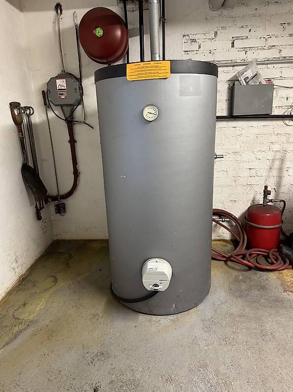 Sanitari: Boiler mit elektro Satz – Usato da Amriswil venduto da MuMeJaEl 1