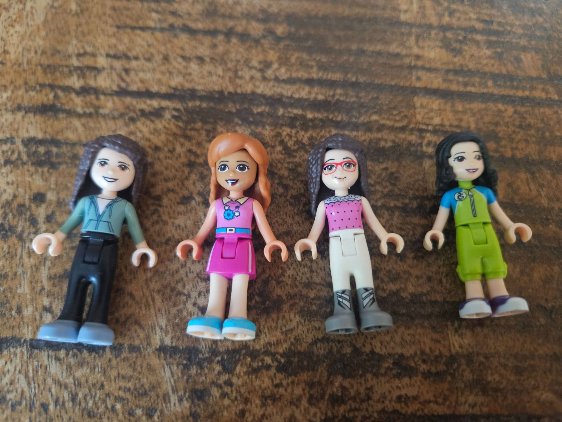 Lego Baukästen: lego lot de 4 figurines friends – Gebraucht aus Confignon von Ecrofigs