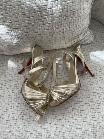 Sandales Christian Louboutin (taille-38)