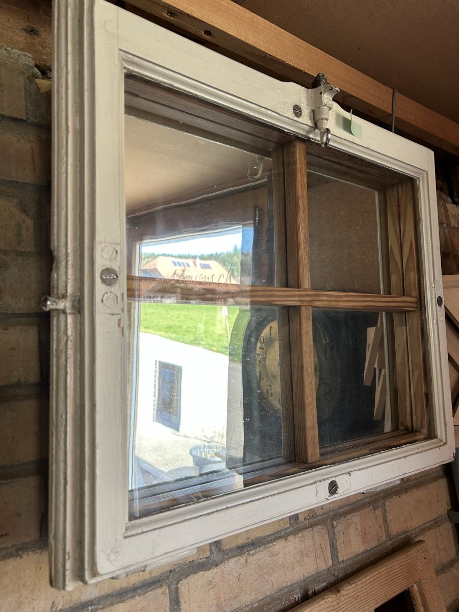Finestre: Ein vier Fenster mit scharm – Usato da Gwatt (Thun) venduto da ate_6ng8 1