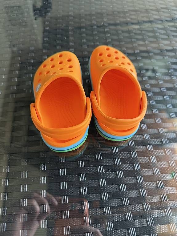 Crocs Scarpe per ragazzi: Crocs Grösse 5 – Usato da Muhen venduto da CMARO07 1