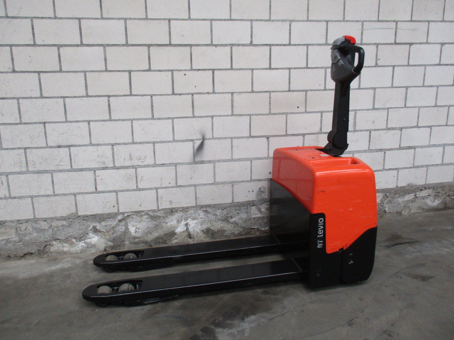 Ameise Carrelli elevatori e a forche: STAPLER  BT LWE 130  AMEISE  03 – Usato da Seon venduto da zomahandel