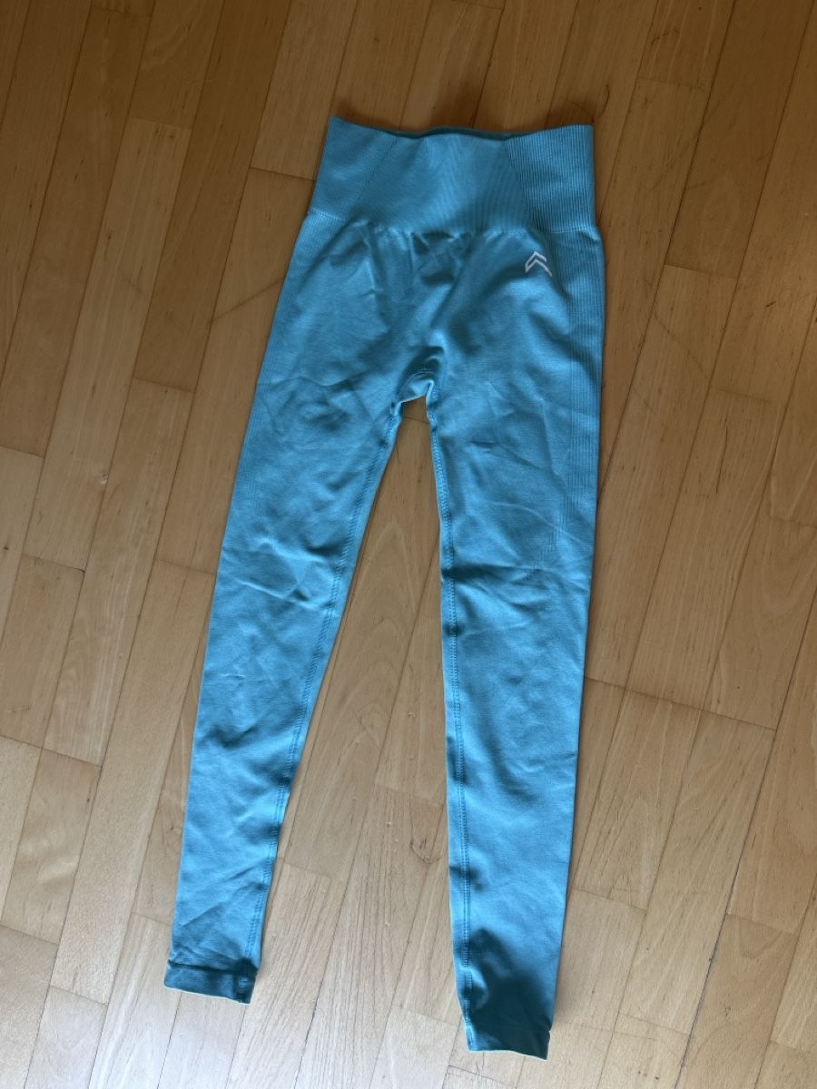 Oner Active Leggings: Oner Active Set – Neu (gemäss Beschreibung) aus Rickenbach-Sulz von hel_yx9y 2