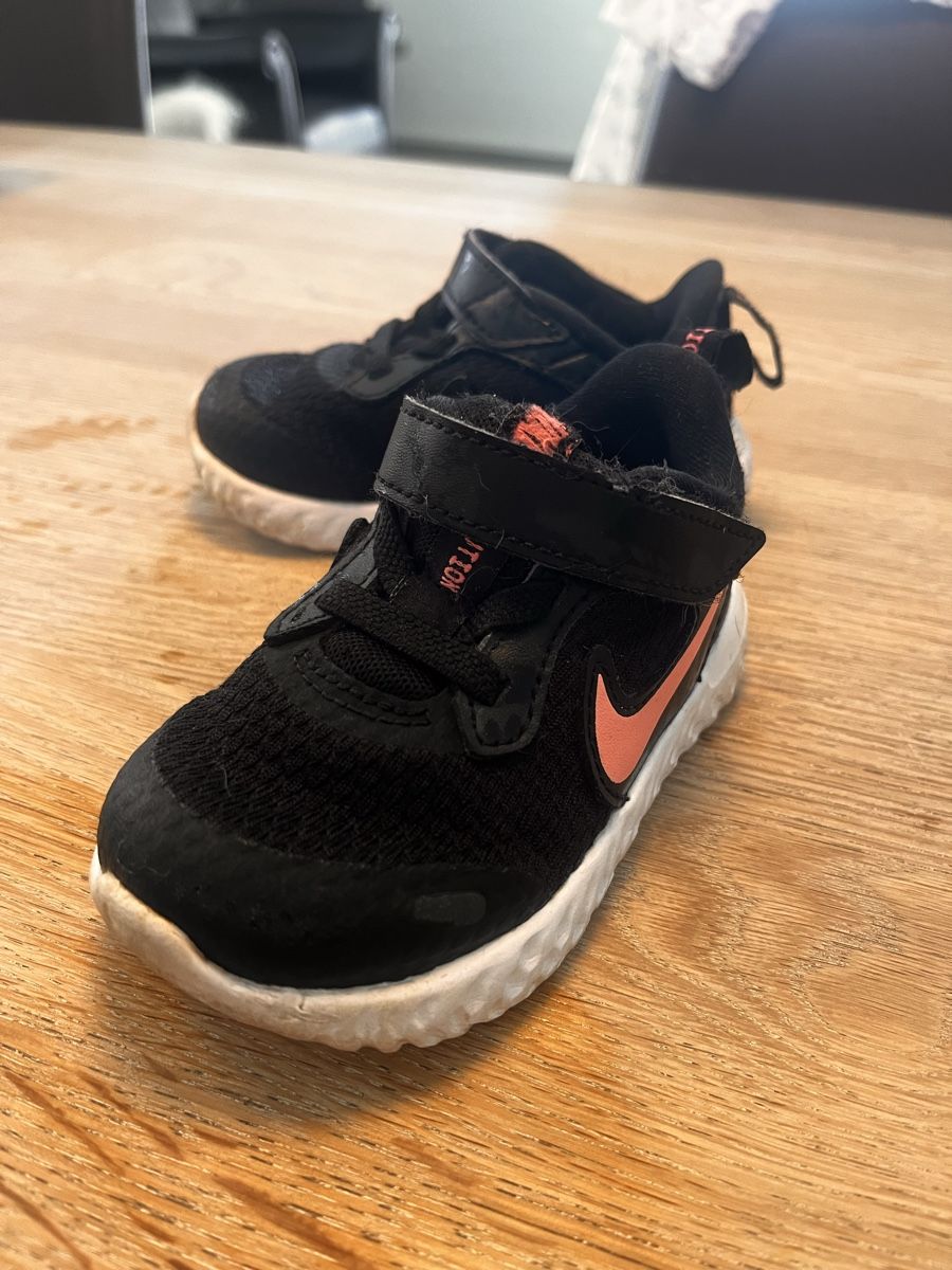 Nike Scarpe per ragazzi: Nike Schuhe Grösse 21 – Usato da Pfäffikon ZH venduto da Carmen_hcd 2