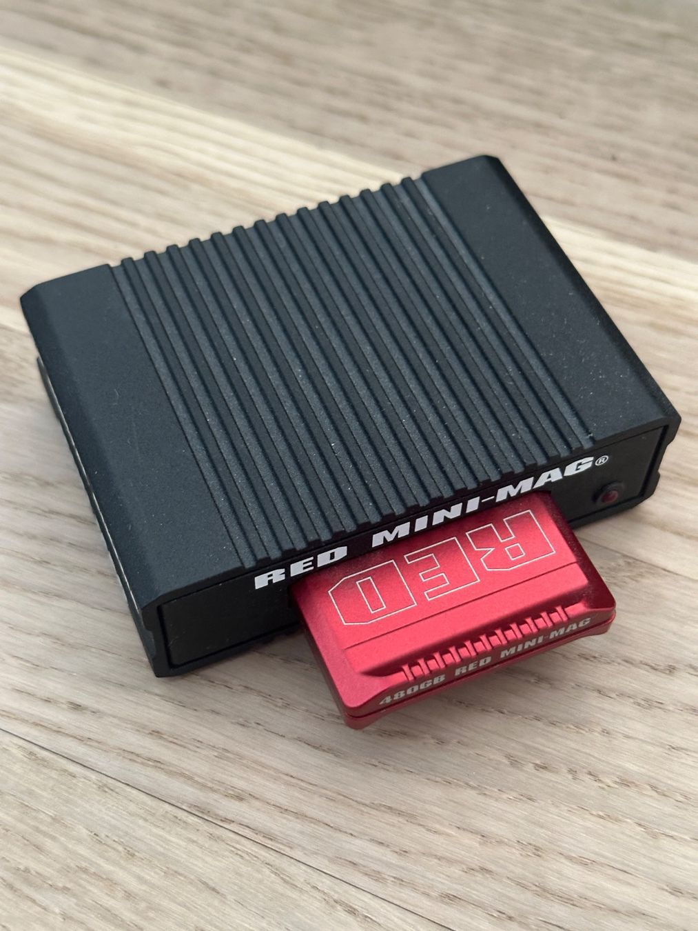 Red Videocamere: RED DSMC2 Raven / Brain / Screen / 480 GB mini mag incl – Usato da Tegna venduto da gae_657d 4