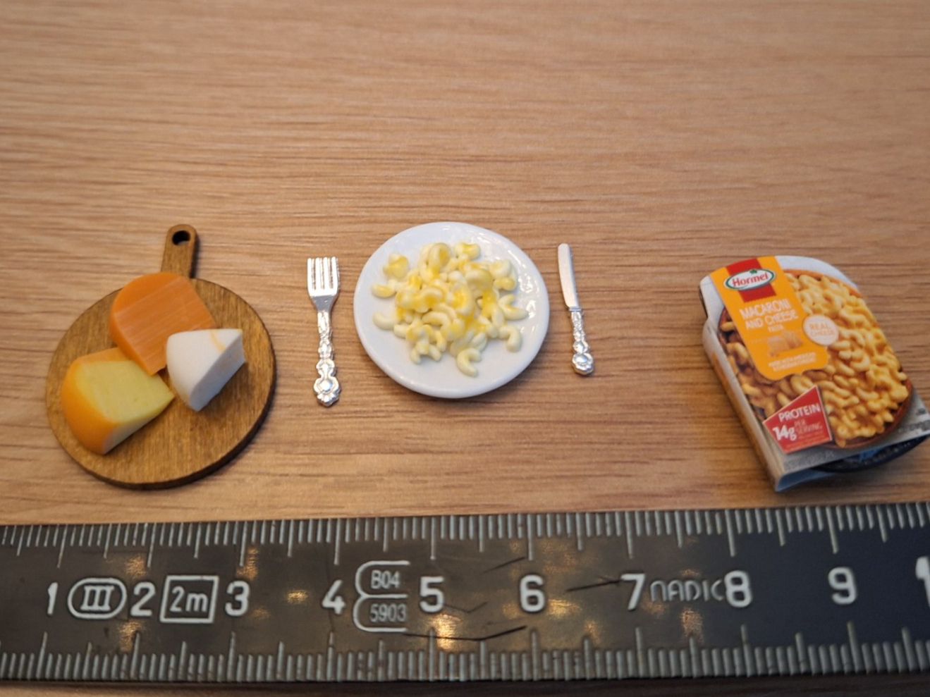 Case e mobili per bambole: Handmade Macaroni and Cheese Set – Nuovo (secondo la descrizione) da Zürich venduto da HandmadeTinyFood 1