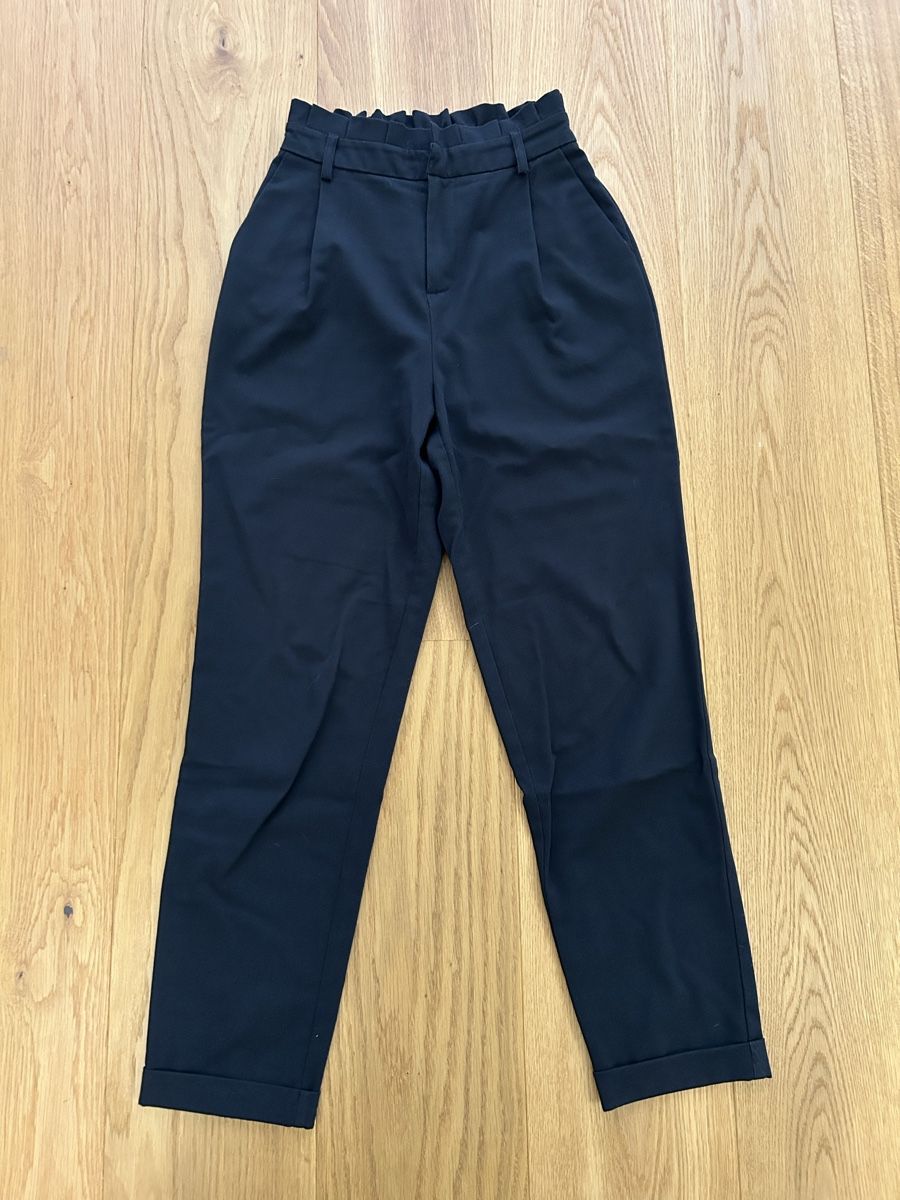 Pantaloni: Schwarze Anzugshose – Usato da Rain venduto da lau_yss2