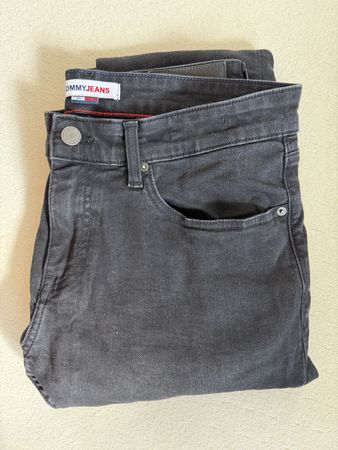 Neue Jeans von Tommy Hilfiger, schwarz,  Gr. 34/34