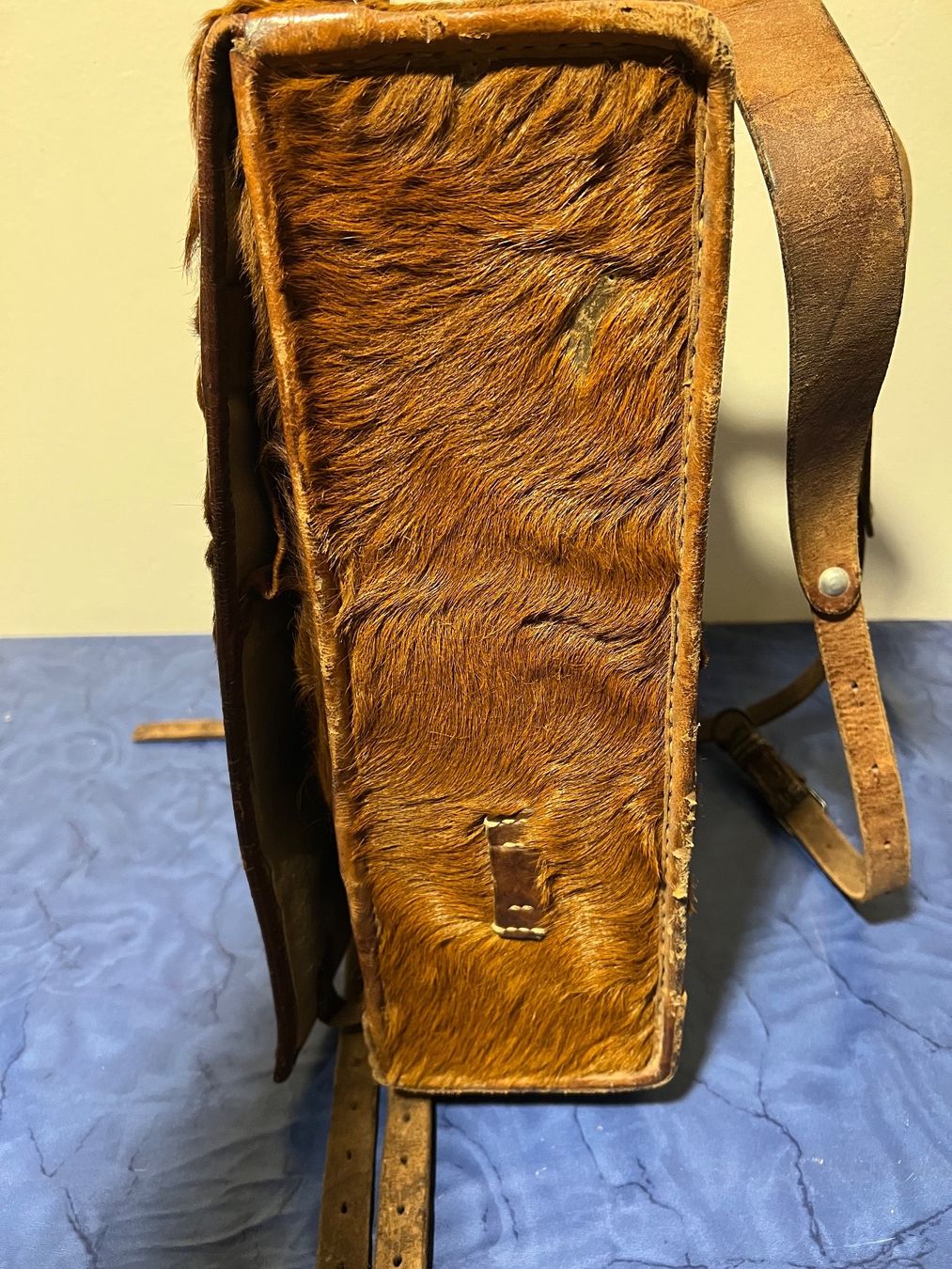 Rucksäcke: Sac à dos en peau de vache – Gebraucht aus Charmey (Gruyère) von ya_12 3