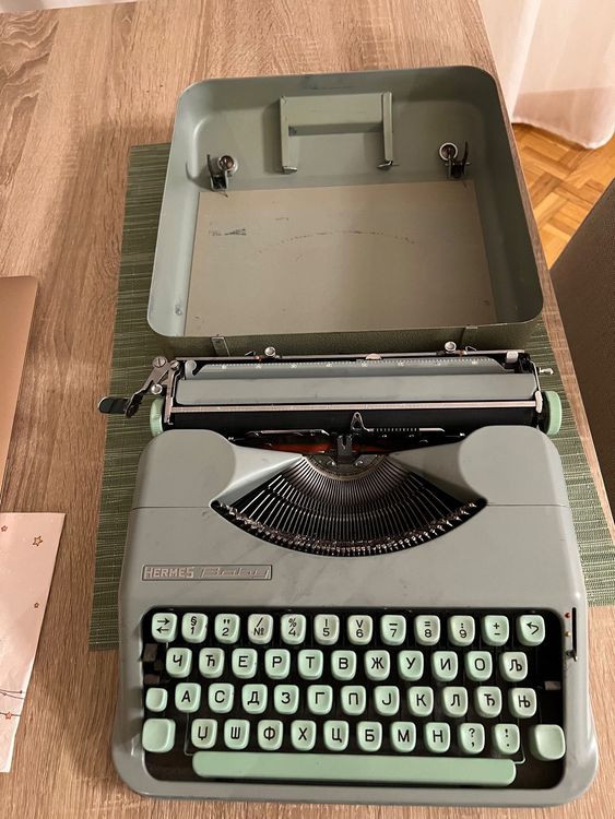 Ancienne Machine à écrire Jouet DACTY-BABY – Vintage Avec Charme Rouillé