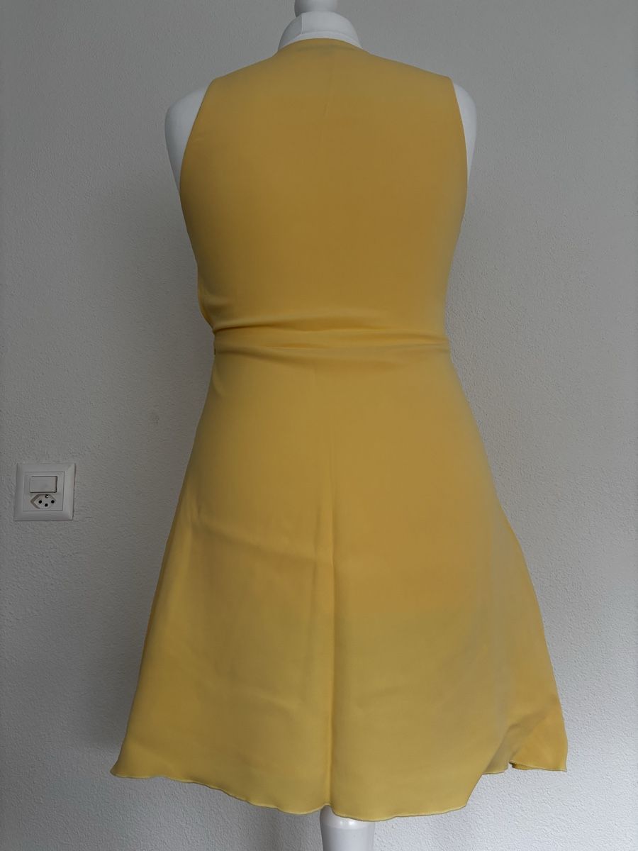 Kostüme: Valentino Sommerlich & Elegant☀️ – Gebraucht aus Wangen ZH von tel_gxb5 7