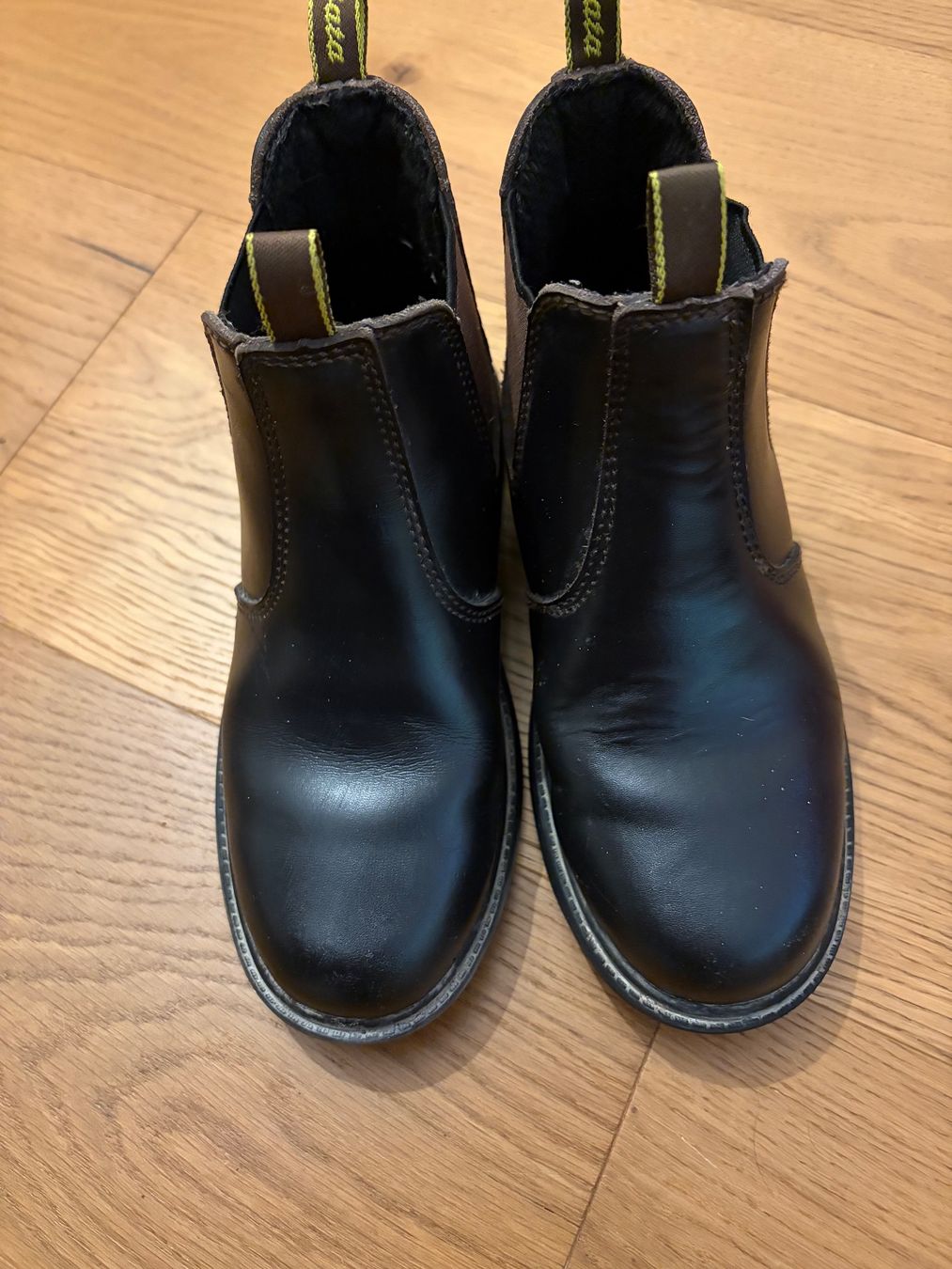 Schuhe für Jungen: Leder Stiefel Grösse 33 – Gebraucht aus Kleinlützel von Tamaralinders