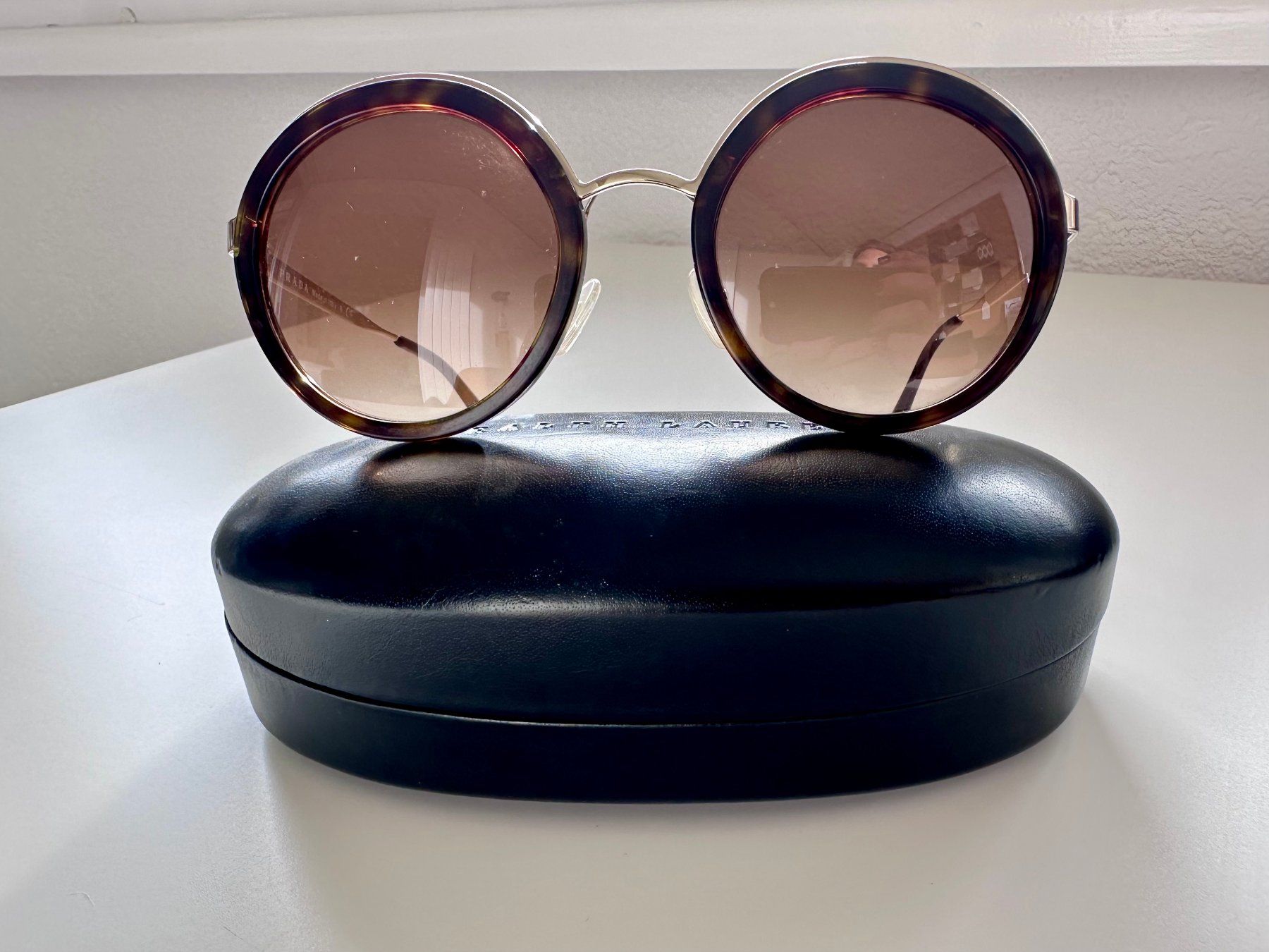 Prada Occhiali & Lenti: Prada Oversize Sunglasses – Usato da Leysin venduto da cin_9sgy 3