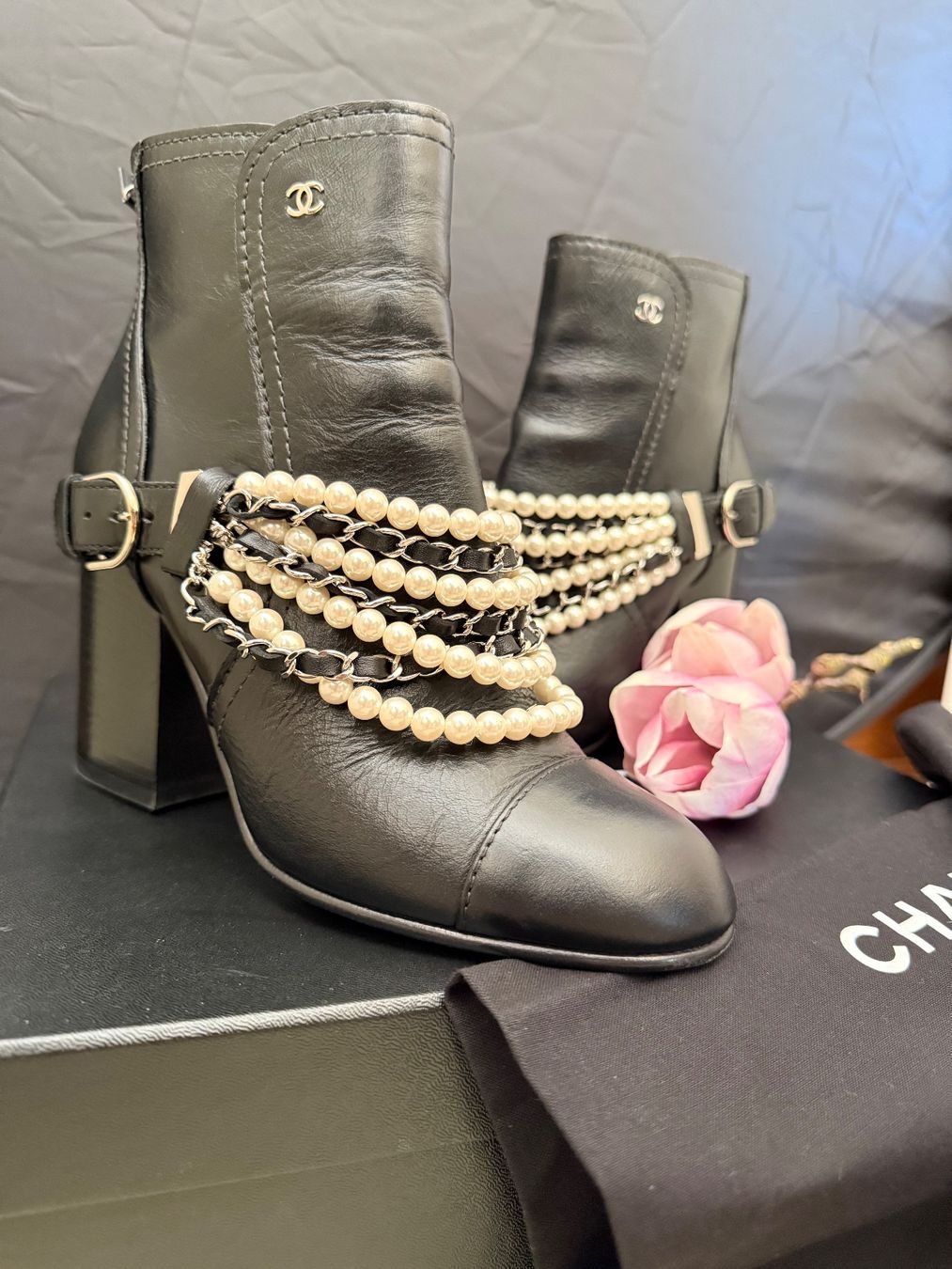 Chanel Scarpe da donna: Chanel Boots – Nuovo (secondo la descrizione) da Crans VD venduto da ver_ff2l 1