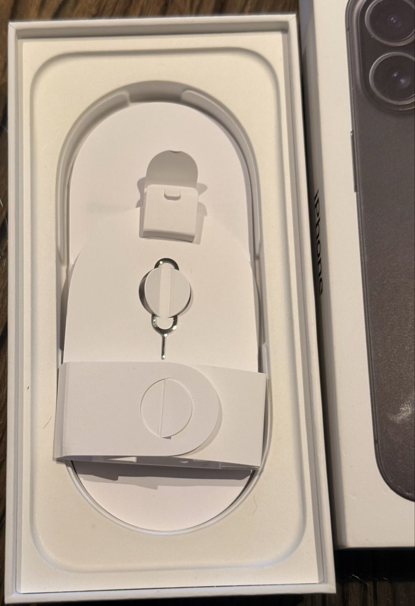 Apple Handys / Smartphones: Apple iPhone 16 256 GB schwarz – Gebraucht aus Diepoldsau von Risa-94 3