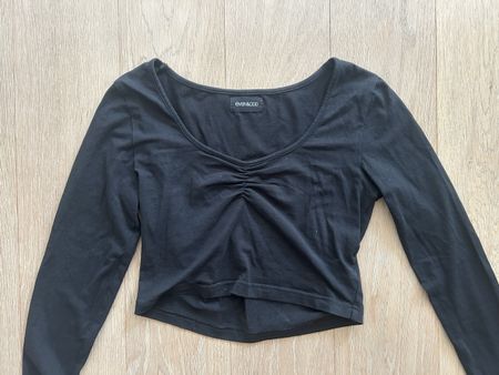 Schwarzes Langarmshirt cropped Grösse S guter Zustand