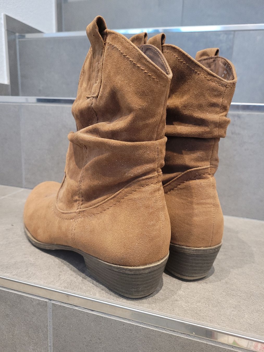 Chaussures femmes: Coole Wildlederlook Stiefeletten, Gr. 40 – Neuf (Voir description) à Bennau par Moonshine_68 2