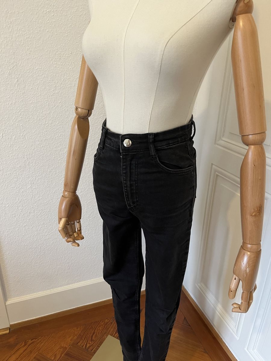Zara Jeans: Zara Black Denim Jeans - Stylish! – Usato da Mies venduto da Nib2011 2