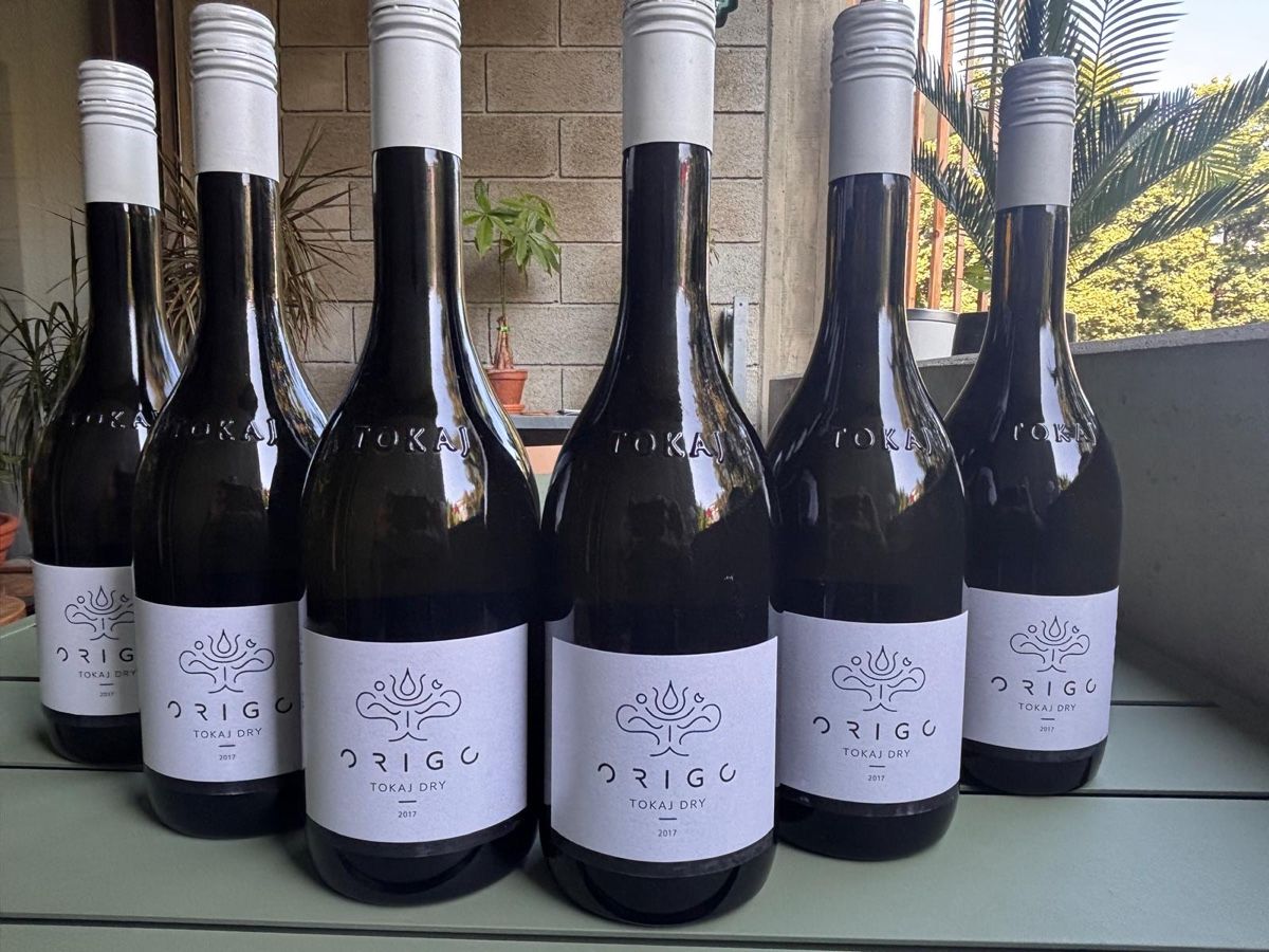 Vino: Vin blanc sec en cartons de 6 bouteilles.  – Nuovo e nell'imballaggio originale da Lausanne venduto da fra_dvj9
