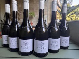 Vin blanc sec en cartons de 6 bouteilles. 