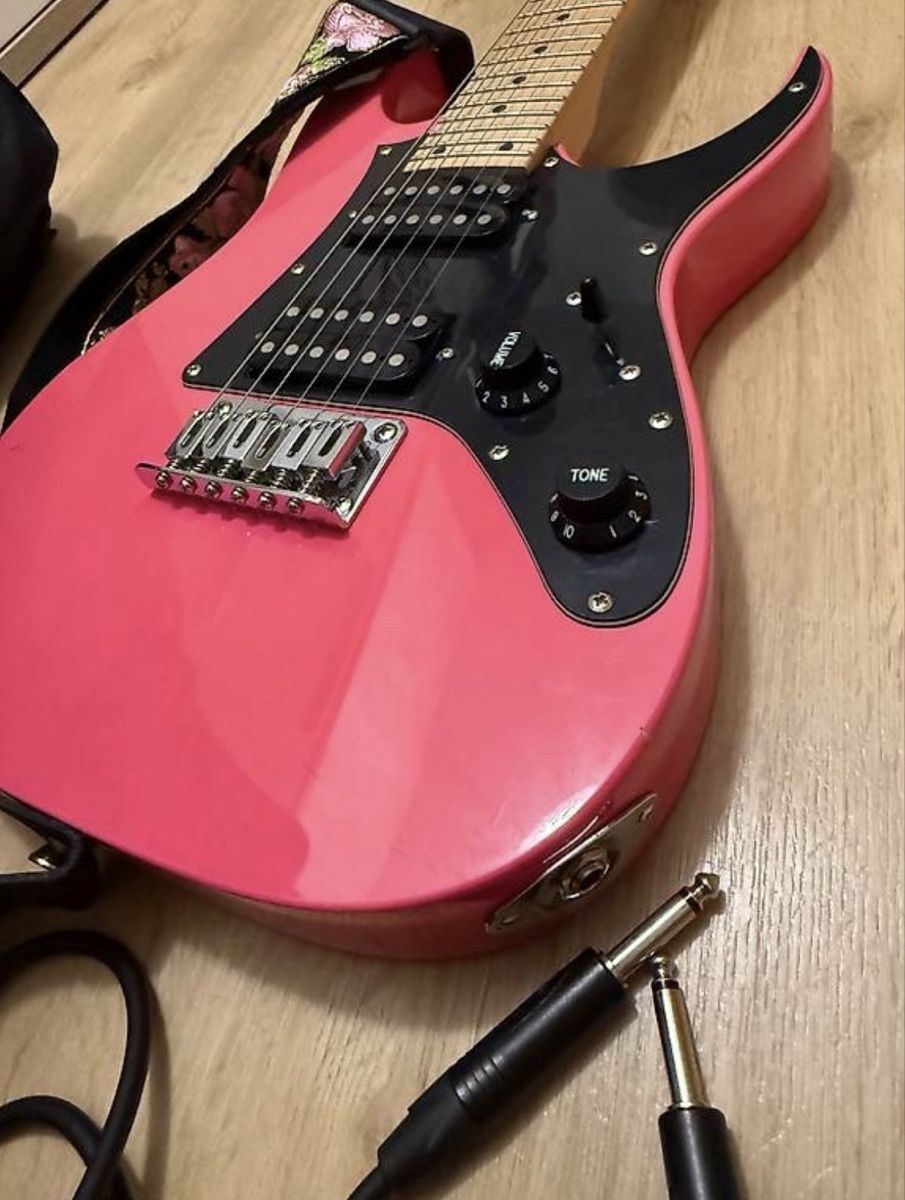 Ibanez Strumenti musicali: Ibanez Gio eGitarre Pink – Usato da Zürich venduto da Amos23 1