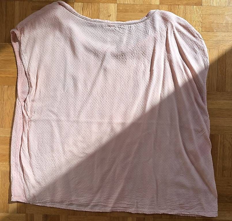 T-shirt: T-shirt rose – Usato da Neuchâtel venduto da duprazs 2