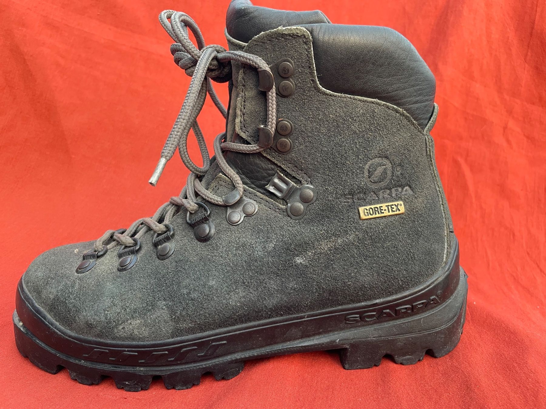 Scarpa Scarpe da donna: Scarpa Wanderschuhe Vibram Sohle Grösse 38.5 gebraucht – Usato da Luzern venduto da nilabintang 5
