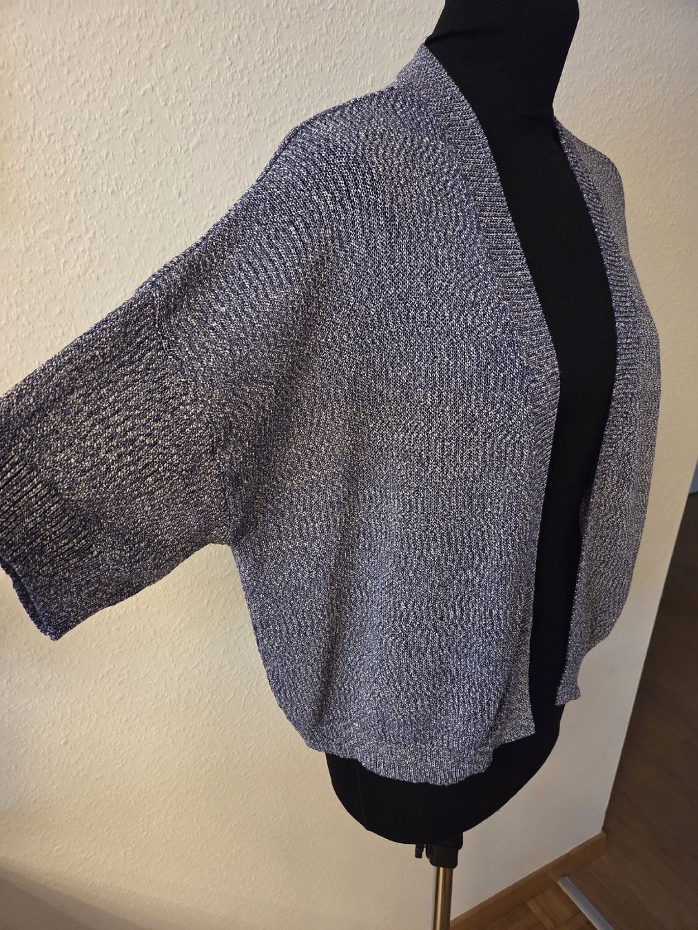 Giacche: Strickjacke in Blau/Grau, Gr. M – Nuovo (secondo la descrizione) da Lupfig venduto da olivenbaeumli 1