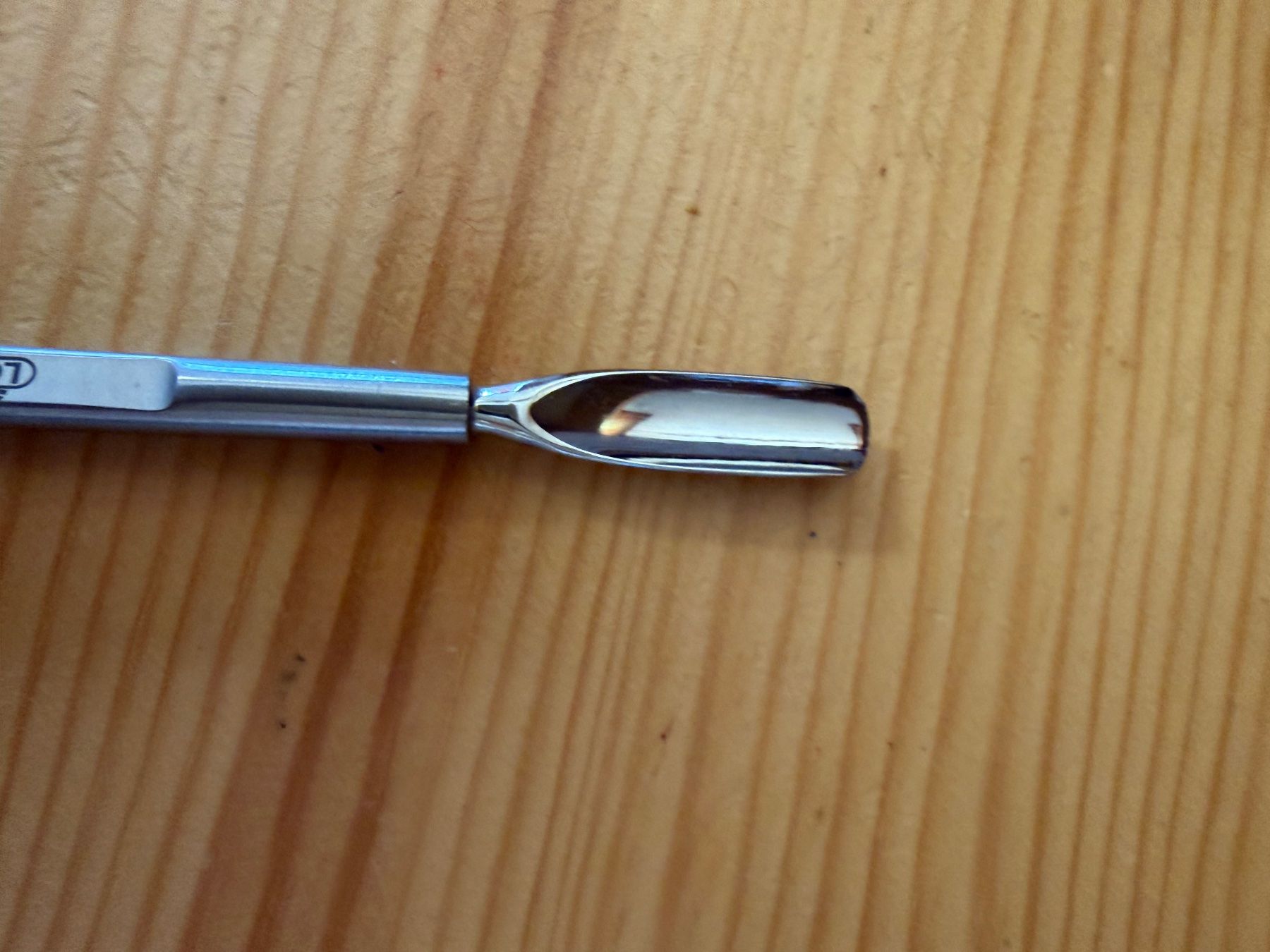 Tous les outils: Nagelhautschieber aus Edelstahl – D'occasion à Nottwil par Frontal 1