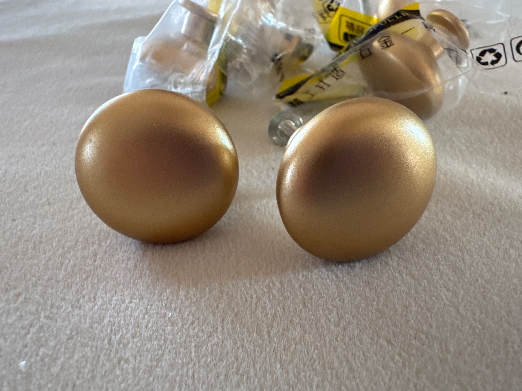 Eisenwaren: Lot Möbelknöpfe 8 Stück – Neu und originalverpackt aus Lotzwil von Tgdromad 1