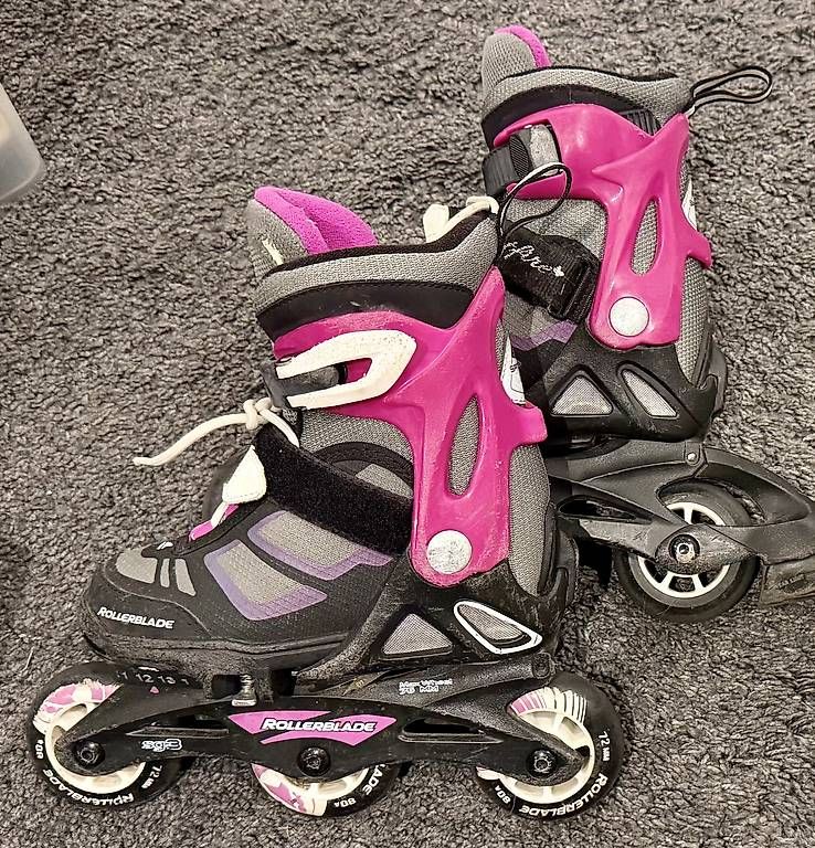 Pattini in linea & Pattini a rotelle: Kinder-Rollerblades Grösse 28-32 verstellbar – Usato da Witterswil venduto da faidel