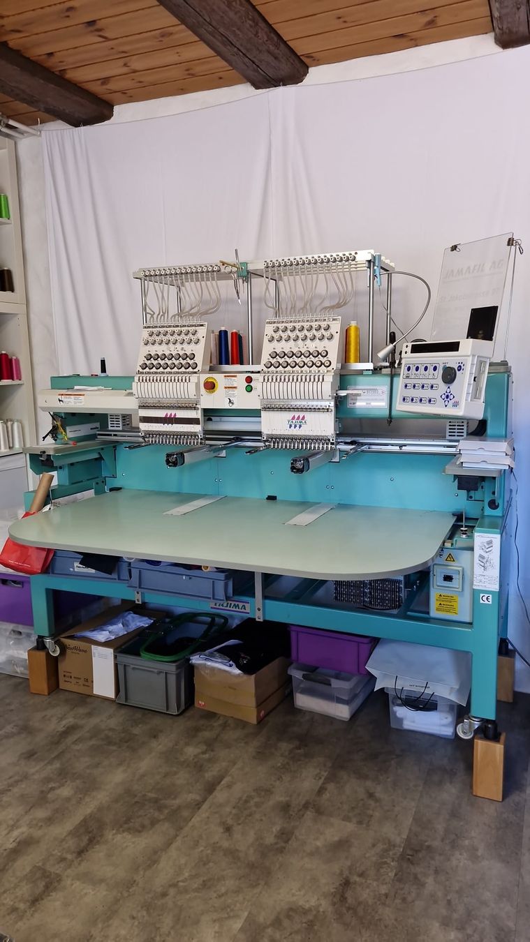 Tutte le macchine: Stickmaschine Tajima gebraucht + Stickrahmen – Usato da Eglisau venduto da marasofia