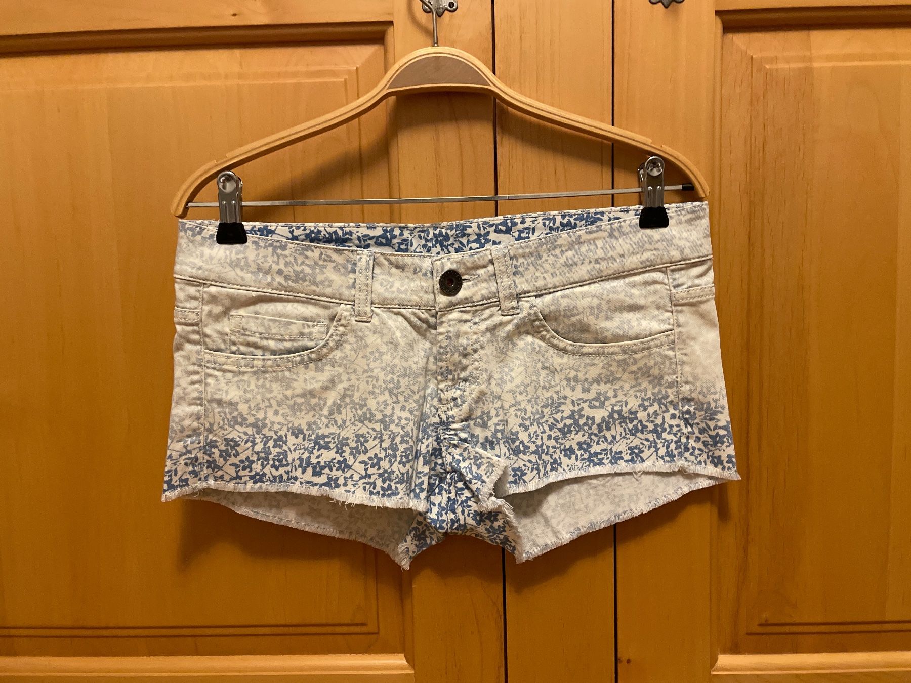 Benetton Pantaloni: Jeansshorts von Benetton – Nuovo (secondo la descrizione) da Meggen venduto da BertaundAnton
