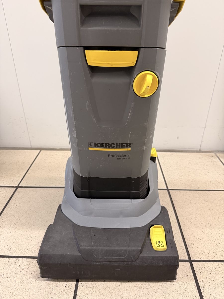Kärcher Tutte le macchine: Kärcher Professional Scheuersaugmaschine BR 30/4 C – Difettoso da Tann venduto da 6hezzi 2