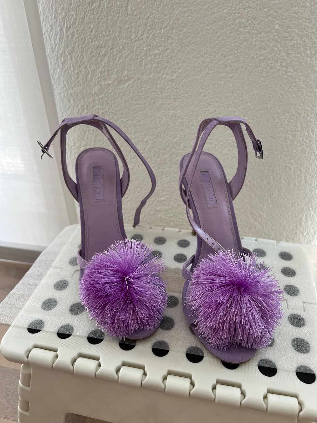 Topshop Scarpe da donna: Lila Pumps mit Pompon - ungetragen – Nuovo (secondo la descrizione) da Jona venduto da n.ferrari