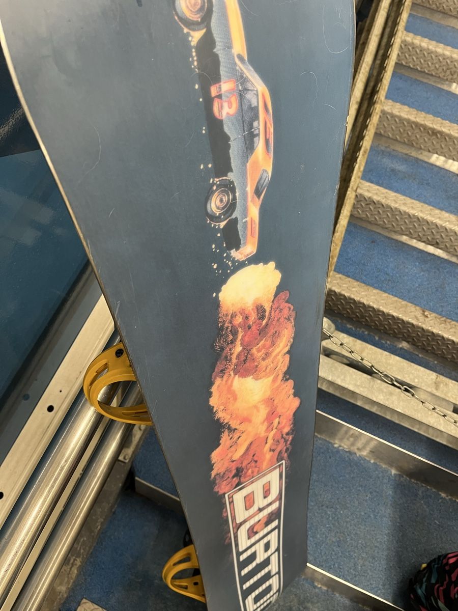 Board: Burton Snowboard mit Bindung – Usato da Zermatt venduto da B.15.v02 2