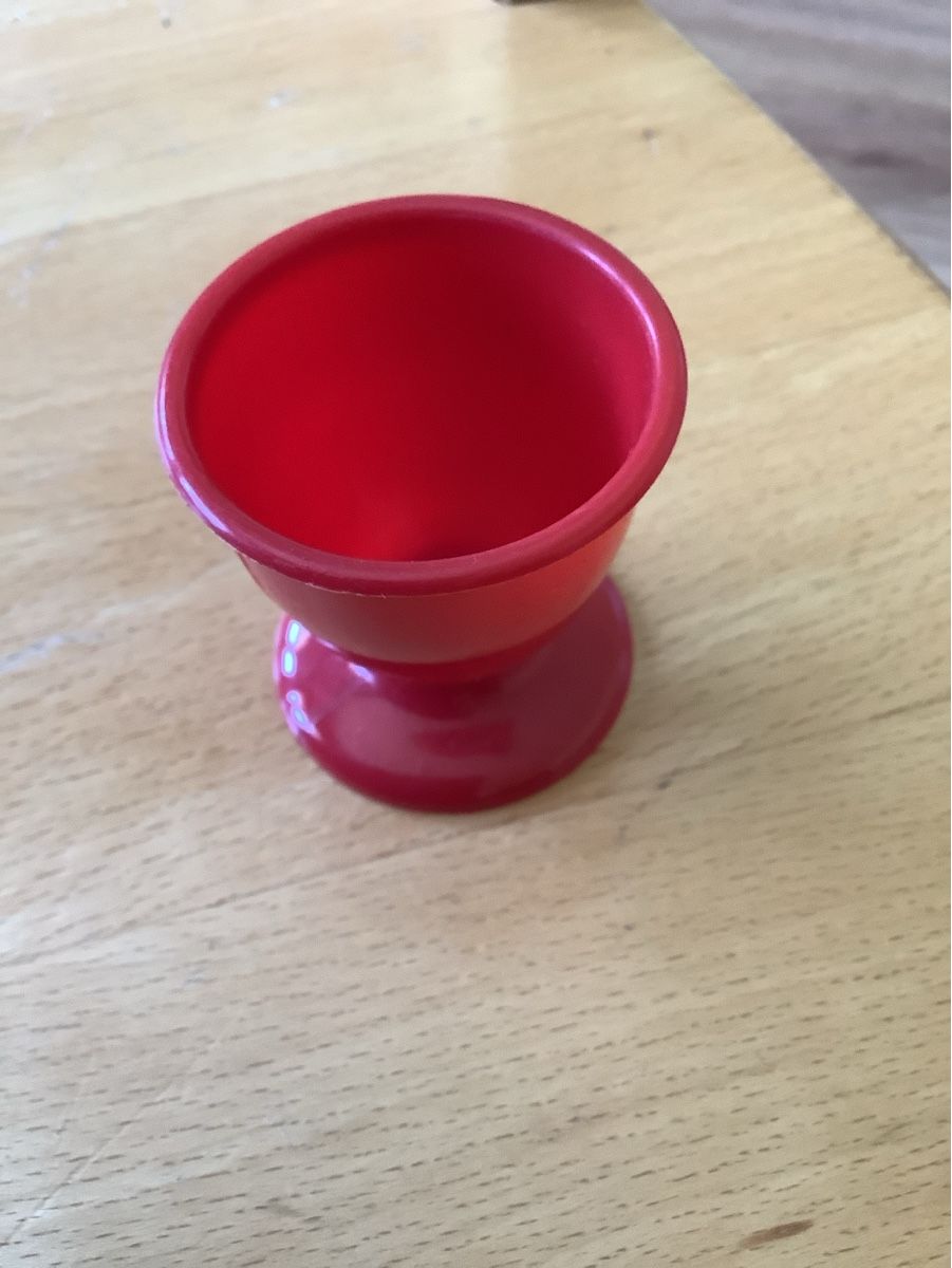 Sonstiges Geschirr: Eierbecher rot 6 Stücke neu – Neu und originalverpackt aus Saas-Balen von kircin