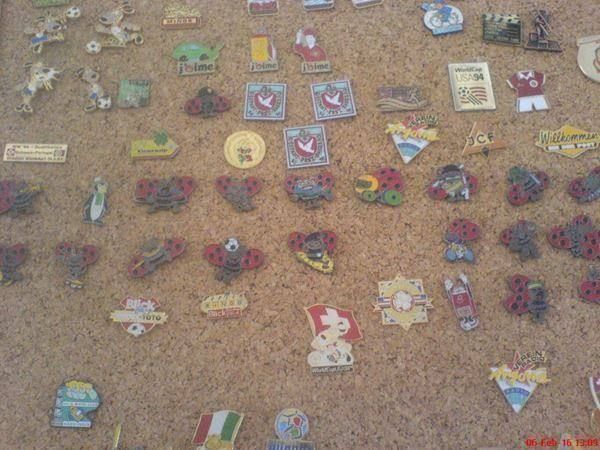 Placchette & Badge: grosse Pinwand m. vielen Blick Chäferlis – Usato da Oftringen venduto da andrax 1