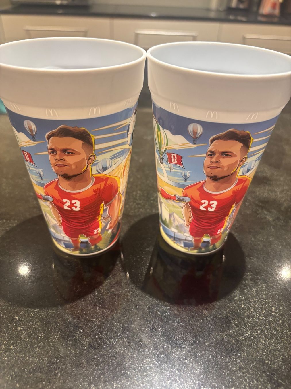 Bicchieri: 2 Mc Donald‘s Fifa Becher – Usato da Thun venduto da jas_6gxb