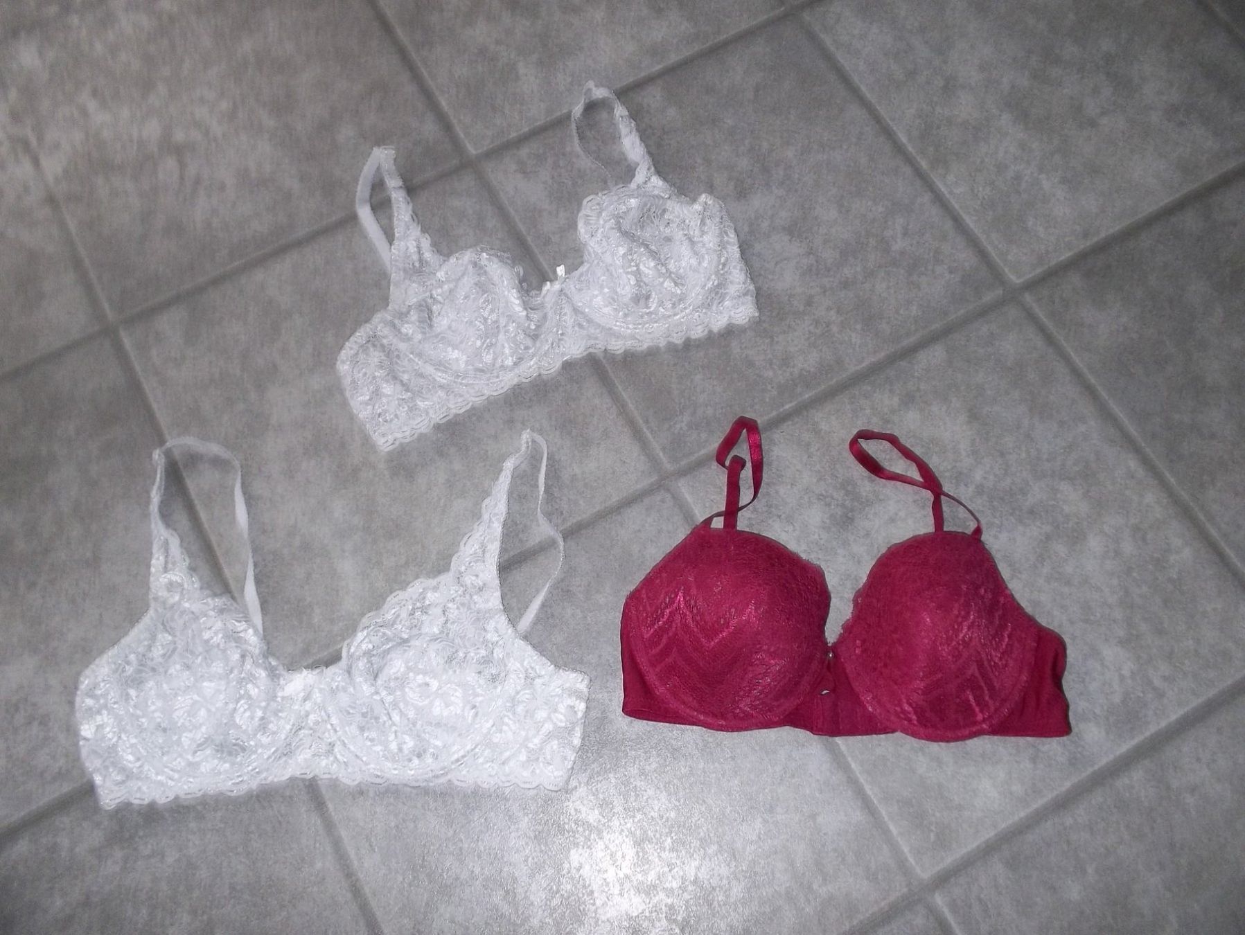 Altra biancheria intima: 6 verschiede Damen BH Grösse 80C /75C / 75B / 85B – Usato da Kaltbrunn venduto da Cindy99 1