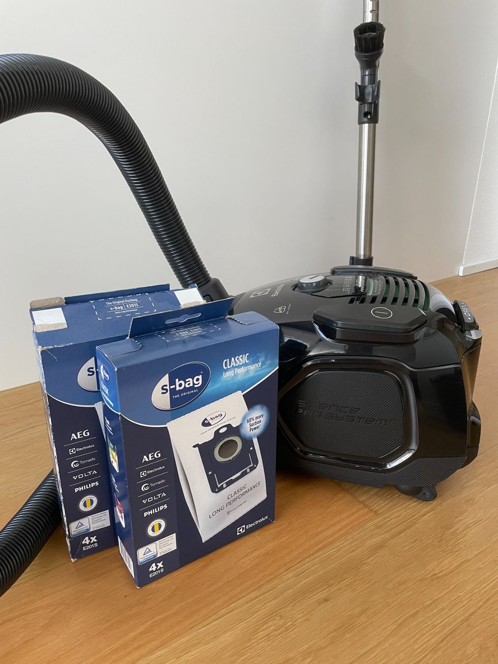 Electrolux Aspirapolveri & Accessori: Electrolux Silent Performer Staubsauger mit 5x Beuteln – Usato da Zürich venduto da TTLM 3