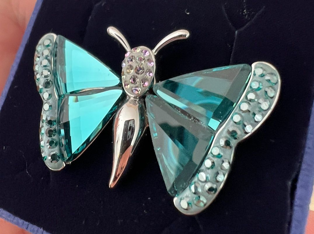 Swarovski Broches & Aiguilles: SWAROVSKI Schmetterling Brosche NEU – Neuf avec emballage d'origine à Zürich par ReStyle.
