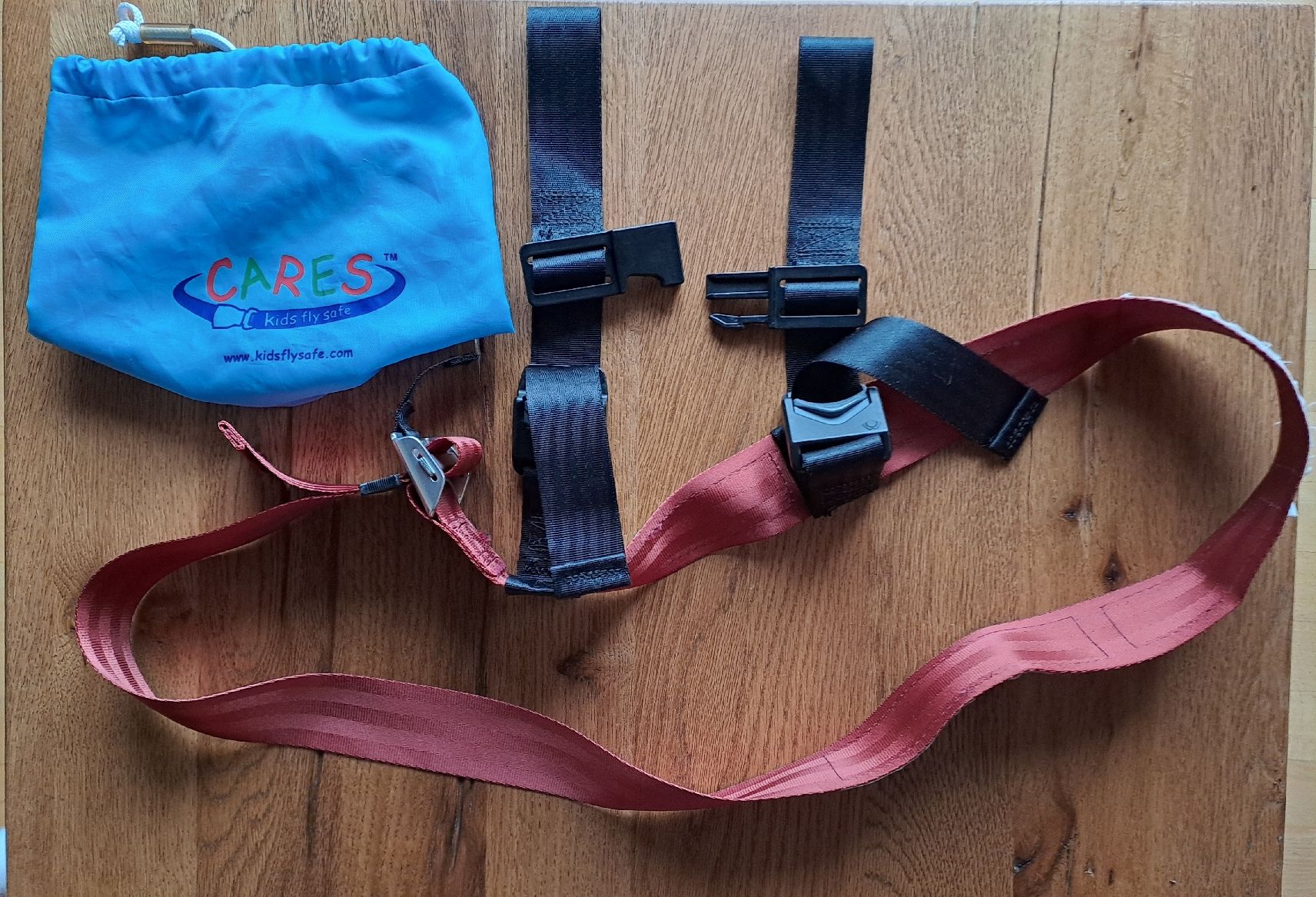 Attrezzatura da arrampicata: CARES Kids Fly Safe Flugzeug-Gurt – Usato da Gattikon venduto da grahambell