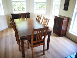 Table et meubles assortis (le lot)