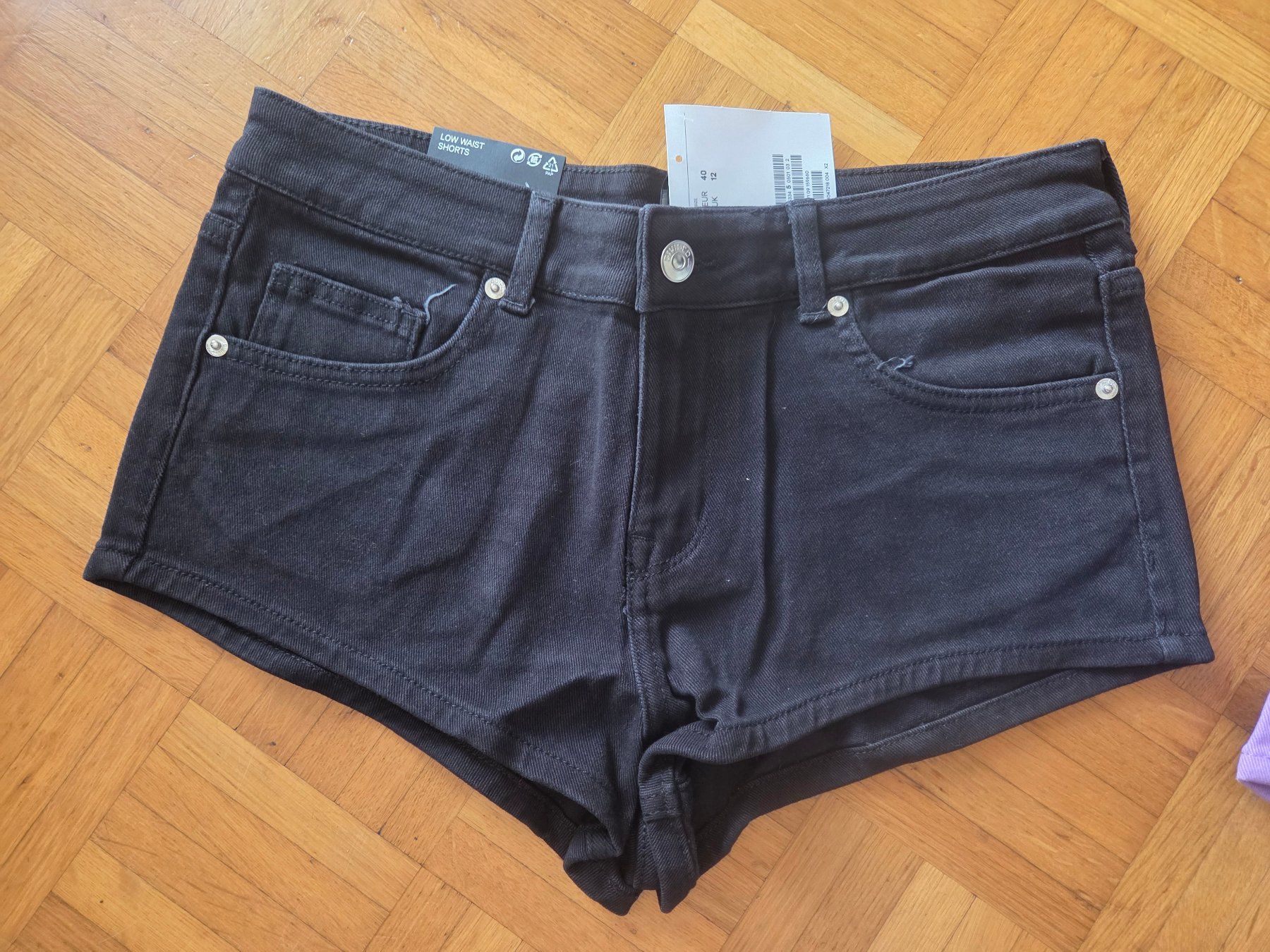 H&M Pantaloni: 4 neue Hot-Pants Gr. 40 – Nuovo (secondo la descrizione) da Basel venduto da grandfamily 4