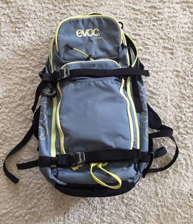 Sac à Dos EVOC FR Tour 30L - Protecteur Dorsal Intégré - Fixation Casque - Hydratation Compatible